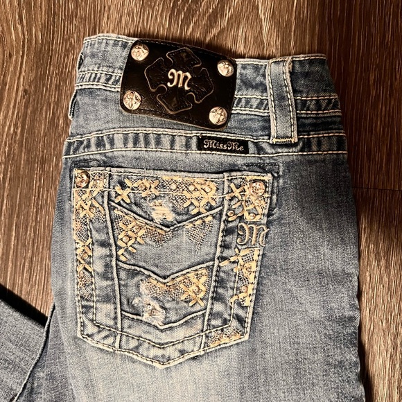 Miss Me Blue Cropped Jeans with Vintage Distress - Picture 5 of 10